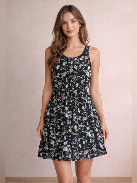 Reitmans Dresses & Skirts - REITMANS Floral Sleeveless Dress